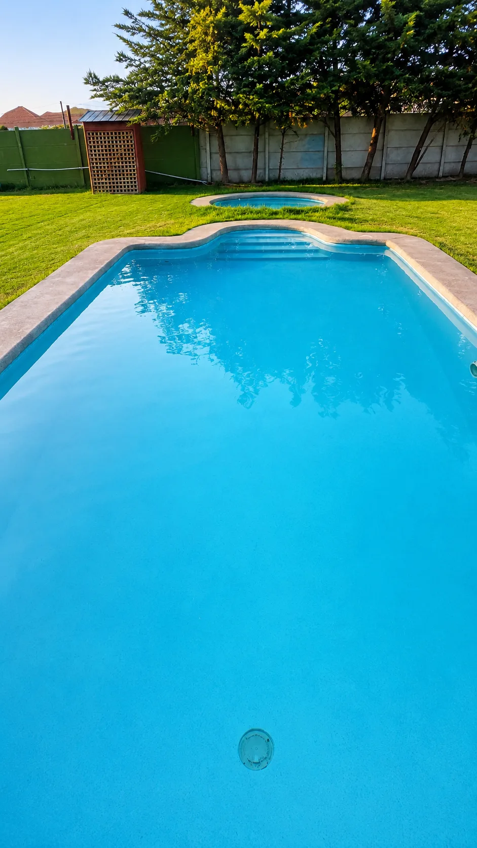 Piscina y área exterior de El Quarzo